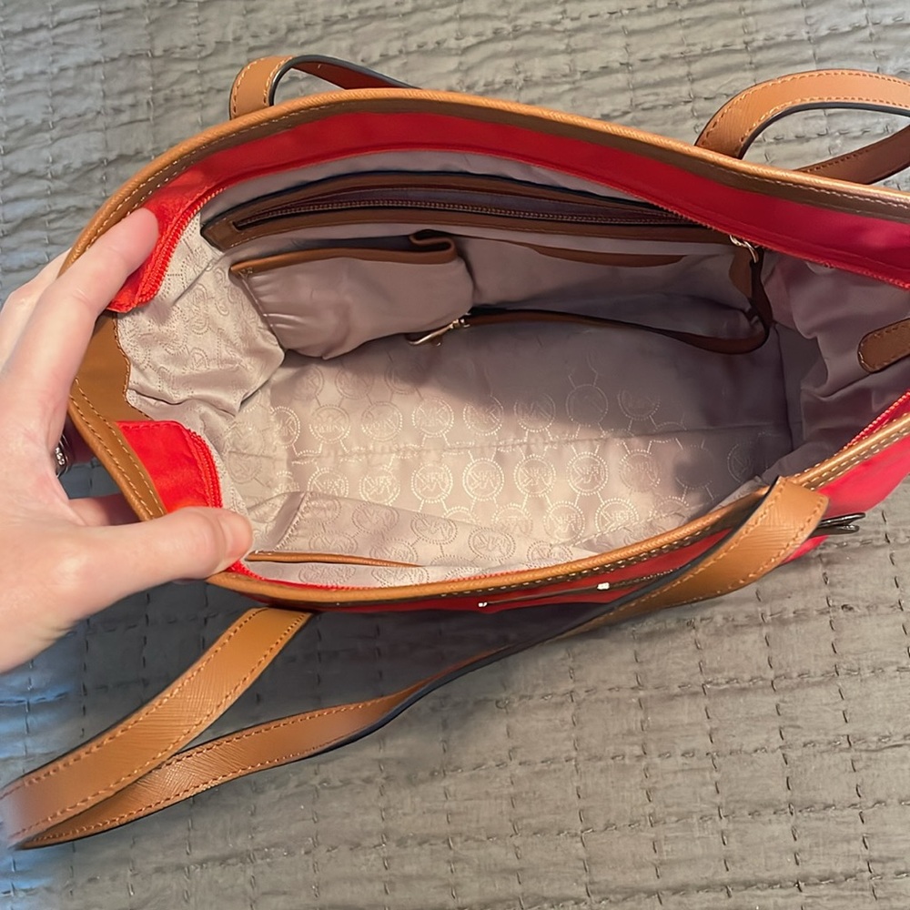 Michael Kors tote - Picture 3 of 4